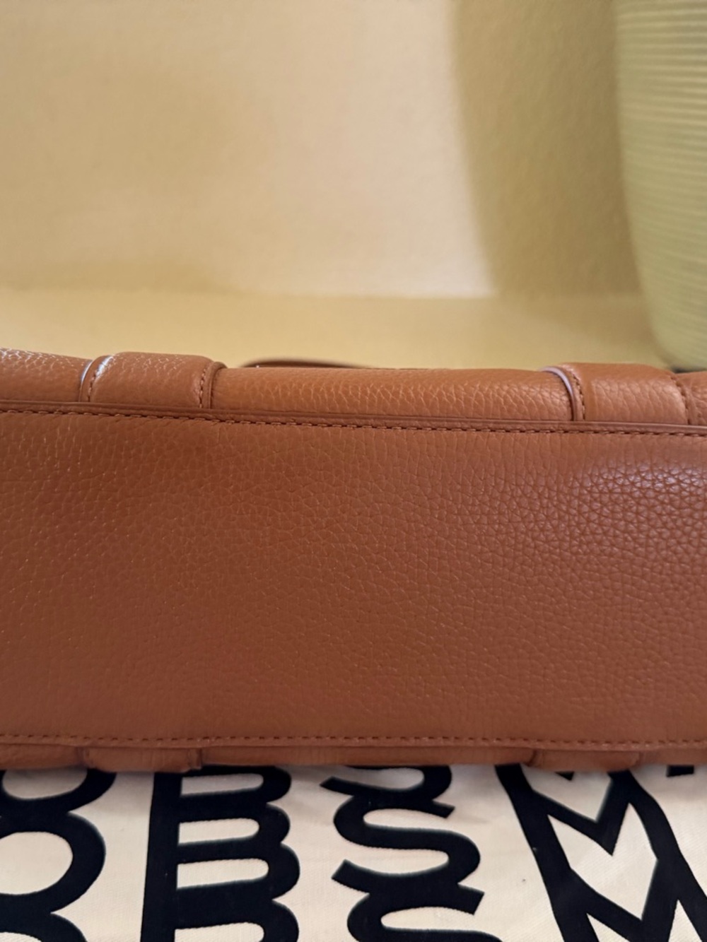 Marc Jacobs The Tote Bag — SMALL - Picture 4 of 10